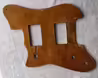 Dřevěn&yacute; pickguard na kytaru Resonet Grazioso II