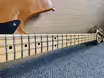 Ručně vyroben&aacute; kytara ve stylu Fender Precision