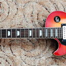 KRÁSNY HARLEY BENTON LP LH