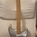 Fender H. E. R. Stratocaster Chrome Glow