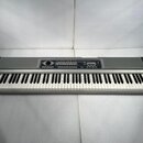 Různá piana, klávesy, MIDI controllery a doplňky