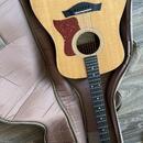 Prodám akustickou kytaru Taylor Model 110