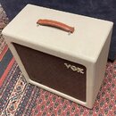 AKCIA: VOX V112HTV box Anniv. + gitara Framus Nash. ZDARMA!