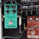 Prodám jednotlivé efekty a pedalboard  60x40 