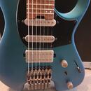 Ibanez Q547-BMM Blue Chameleon Metallic Headless kytara
