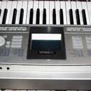 Yamaha Portable Grand DGX 305 (rozsah 6,5 oktávy)