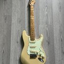 Squier Pro Tone Stratocaster (1997) + příslušenství