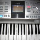 Yamaha Portable Grand DGX 305 (rozsah 6,5 oktávy)
