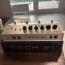 Sleva! 4900 Kč! Tech 21 Blonde Deluxe