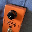 Oranžový kytarový efekt v kovovém šasi s černým oválným knoflíkem. Na horní straně je nápis SPEED a logo MXR v černém rámečku. Po stranách jsou nápis…