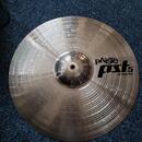 Úklid zkušebny, paiste část rock setu, činely