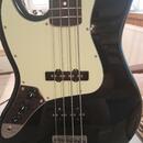 Levoruká baskytara typu Jazzbass
