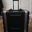 RYCHLÝ PRODEJ: Mackie DL32S v Proel racku (Stav nového)