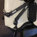 Shure MV7X se zvukovkou a ramenem