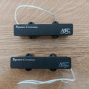 Dvě černé obdélníkové elektronické součástky s bílými vodiči položené na dřevěném povrchu. Na obou je bílý nápis Dynamic Correction a logo MEC. Povrc…
