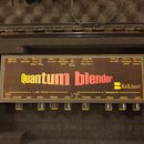 Černý předzesilovač s nápisem Quantum blender a logem K&K Sound. Zařízení má v horní části řadu konektorů s popisky, včetně Balanced MIX OUT, Line MI…