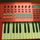 CME VX 6 -špičkový masterkeyboard s motorizovanými fadery.