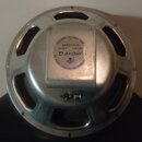 Fotografie znázorňuje zadní stranu reproduktoru s kovovým rámem a magnetem. Na středovém štítku je nápis DESIGNED SPECIALLY FOR YORKVILLE SOUND LIMIT…