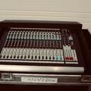 Mixážní pult Soundcraft GB2 + flight case 