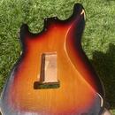 ZAREZERVOVÁNO Stratocaster tělo 3 tone sunburst 