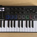 Arturia MiniLab 3 Black / Černý - vynikající stav