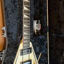 Jackson Pro Series Rhoads RR3 Ivory with Black Pinstripes