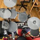 Elektronické bicí Alesis DM7X + kombo JOYO