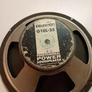 Fotografie znázorňuje zadní stranu reproduktoru s kovovým rámem. Na černém magnetu je bílý štítek s nápisy CELESTION, G10L-35, 4 Ω, PROFESSIONAL POWE…
