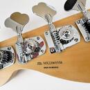 Bezpražcová baskytara Fender