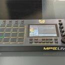 AKAI MPC Live 1 (custom skin a knoby, 256 GB SSD, pouzdro)