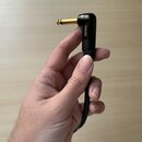 Černý pravoúhlý jack konektor s pozlaceným hrotem. Na plastovém těle je bílý nápis KLOTZ. Povrch konektoru vykazuje mírné známky opotřebení v podobě…