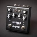 Černý kytarový efekt pedál s nápisy IRIDIUM amp & ir cab a strymon. Na horní části jsou čtyři ovládací knofíky s nápisy DRIVE, MIDDLE, TREBLE a LEVEL…