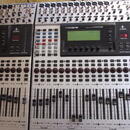 Dva digi mixy Behringer DDX 3216