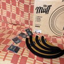 Sada tlumičů na bicí nástroje v kartonové krabici a s příslušenstvím. Na krabici je nápis Mr. Muff, VINTAGE DRUM SOUND TOOLS, MADE IN GERMANY a logo…