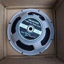 Reproduktor v bílém rámu umístěný v kartonové krabici. Na středovém štítku je uveden název CELESTION a model F12M-150 Triple Cone, dále nápisy Impeda…