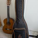 Predám 3/4 klasickú gitaru Yamaha CGS103A + obal a podnožka