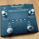 Černý kytarový loopr s kovovým povrchem a digitálním displejem. Na horní části je nápis OneControl, pod ním model Salamandra Tail Loop a text 16 prog…