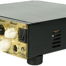 Černý kytarový zesilovač s předním zlatým panelem a černou horní deskou. Na panelu jsou nápisy DV MARK, Drive Overdrive, Bass, Hi, Level, Reverb, Inp…