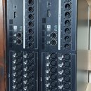 Dvě černé rackové jednotky s nápisem YAMAHA a označením modelu SB168-ES. Každé zařízení obsahuje sekci INPUT s 16 vstupy, sekci OUTPUT +4dBu s 8 výst…