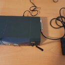 Černý bezdrátový systém složený z přijímače a vysílače. Na přijímači jsou nápisy SR 40 MULTI FREQUENCY a CLUD PRO OmniWaveTV, je vybaven dvěma anténa…