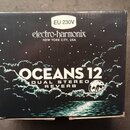 Krabice efekt pedálu v černé barvě s motivem noční oblohy, mraků a hladiny vody. Na krabici je bílý nápis electro-harmonix NEW YORK CITY, USA a velký…