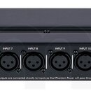 Černý rackový patchbay s šestnácti XLR konektory. Na levé straně je nápis P16 a ve spodní části text Sixteen Channel XLR Balanced Patch Bay oraz Outp…