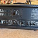 Zadní strana černého kytarového komba s nápisy ENGL, Fireball 25 a Model (631) ENGL Amplification Made in Germany. V horní části jsou ventilační otvo…