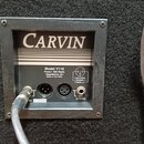 Záběr na zadní panel reproduktoru značky CARVIN, model V118. Na štítku je uveden text: Power: 500 Watts, Impedance: 8Ω, Made in the USA a sériové čís…