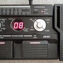 Černý kytarový efektový pedál s nápisy AX5G a ToneWorks KORG MODELING GUITAR PROCESSOR. Zařízení obsahuje digitální displej s červeným číslem 08, něk…
