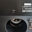 Zadní strana černého kytarového komba. Na levé straně je bílé logo Peavey a nápis VYPYRX 3. V horní části je štítek s označením VYPYR X3 230EB, sério…
