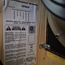 Fotografie detailu štítku na zadní straně kytarového zesilovače. Na štítku je uveden název '48 Dual Professional™ JB Edition, sériové číslo DP0034 a…