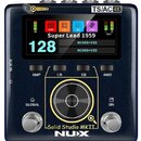 Tmavě modrý kytarový procesor s digitálním displejem a ovládacím knoflíkem. Na zařízení jsou nápisy CYBER IR, TS/AC 4K a Solid Studio MKII NUX. Displ…