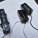 Tři černé elektrické snímače kytary s viditelnými kulatými magnety. Na dvou z nich je bílý nápis MEHTNUI TE. Snímače mají připojené vodiče v barvách…