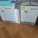 Dvě kartonové krabice od aktivních studiových monitorů s nápisem ADAM PROFESSIONAL AUDIO a označením modelu A3X. Na krabicích je uveden detailní sezn…